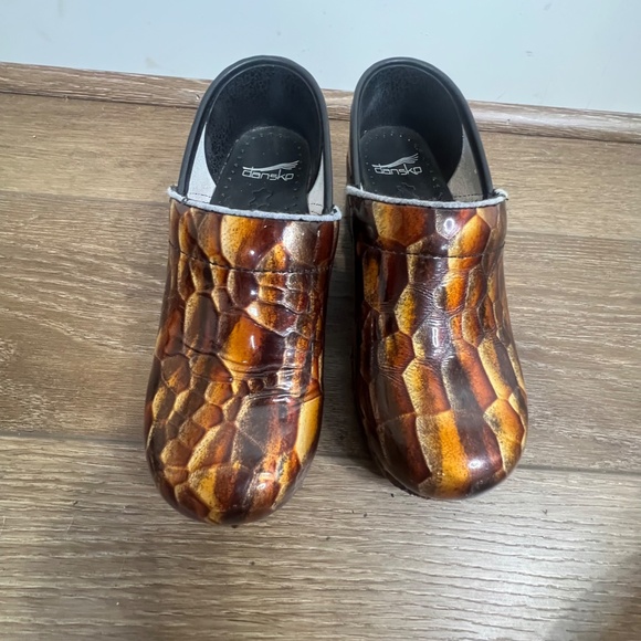 Dansko Patent Professional Tiger Eye Clogs Size 37 (6.5-7) - Picture 2 of 10